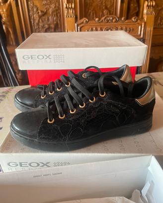 Sneakers Geox nere con dettagli oro