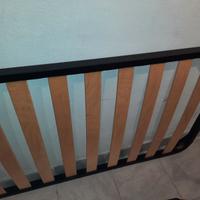 Rete singola con doghe in legno