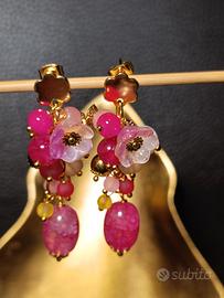 orecchini fucsia pietra naturale,fiori murano