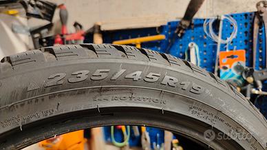 Pneumatici Invernali  235/45 R19