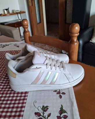 Adidas donna numero 40.