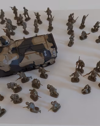Carrarmato con soldatini scala 1/72