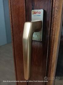 infissi in legno +scuri + portoncino