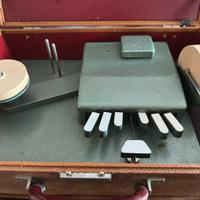 Antica macchina da scrivrre per non vedenti