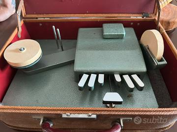 Antica macchina da scrivrre per non vedenti