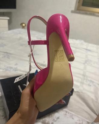 Scarpe nuove con cartellino