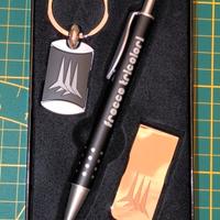 Set penna, portachiavi e ferma soldi 