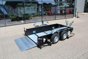 Rimorchio con piano abbassabile orizzontale