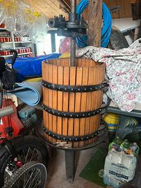 Torchio pressa per uva + macchina macinauva