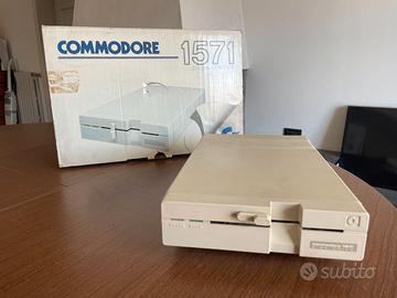 Commodore 1571    Floppy Disk Drive