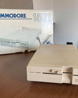 Commodore 1571    Floppy Disk Drive