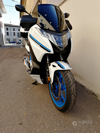 Honda integra 750 s