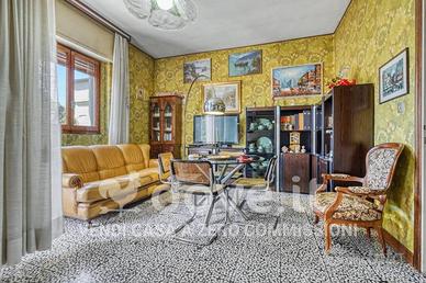 Appartamento di 112 m² con 4 locali e posto auto a
