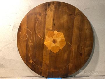 Tavolo rotondo in castagno con intarsi pezzo unico