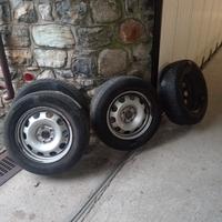 pneumatici 215/65/R16 H98 più cerchi in ferro