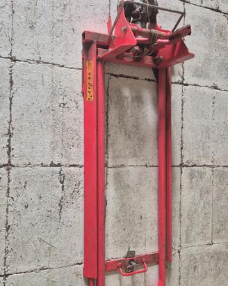 Sollevatore laterale per la pulizia dei trattorini