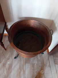 paiolo in rame  63x34 con supporto per appoggio   