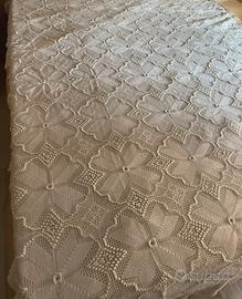 Copriletto lavorato ad uncinetto, cotone .