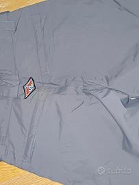 coppia pantaloni da neve