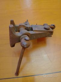 Antica Morsa da Banco in Ferro Battuto