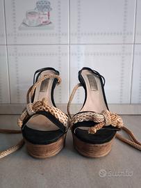 Sandalo nero e corda