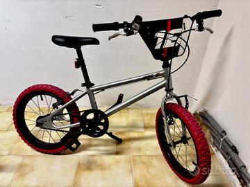 Bicicletta modello bmx