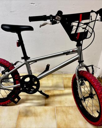 Bicicletta modello bmx