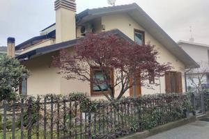 Villa di 255 m² con 5 locali e box auto doppio a S