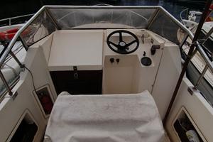 Gozzo cabinato a motore