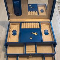 Portagioie in pelle blu cassetti specchio e chiave