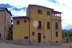 6 LOCALI A BARISCIANO