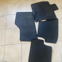 Tappetini per auto in gomma