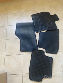 Tappetini per auto in gomma