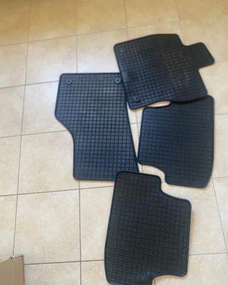 Tappetini per auto in gomma