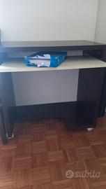 scrivania o porta TV con rotelline