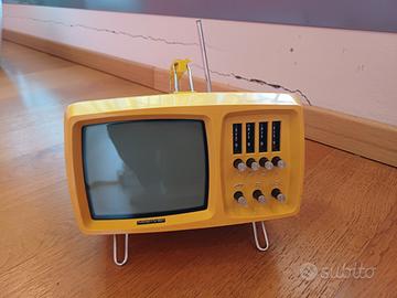 videoton mini tv portatile anni 60 gialla