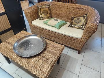 Divano e tavolino di vimini