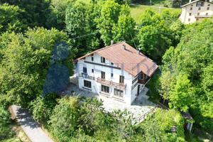 Attività / Licenza di 339 m² con più di 5 locali a