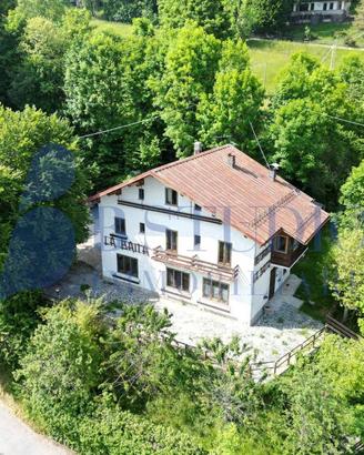 Attività / Licenza di 339 m² con più di 5 locali a