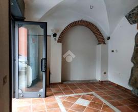 NEGOZIO A GARDONE VAL TROMPIA