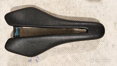 sella in carbonio superleggera 102 grammi