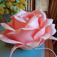 lampada arredo a forma di rosa