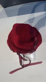 Cappellino fatto a mano per neonato bordò