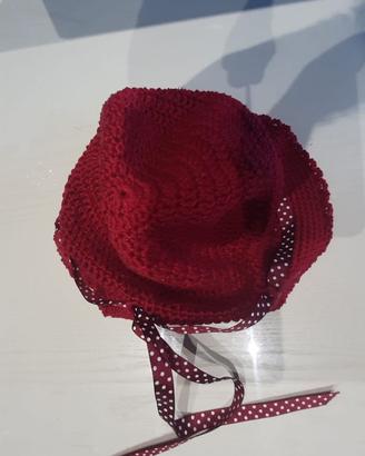 Cappellino fatto a mano per neonato bordò