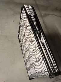 Letto pieghevole portabile con materasso.