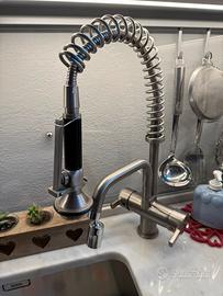 Rubinetto da cucina in acciaio satinato