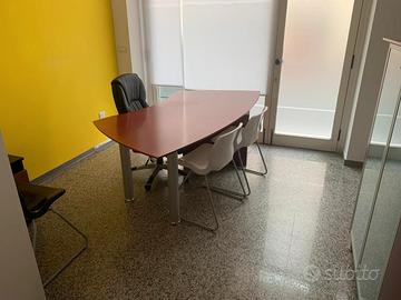 Stanza ammobiliata uso ufficio