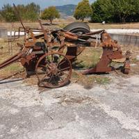 Aratro bivomero per cingolato