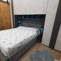 Camera da letto matrimoniale con letto contenitore