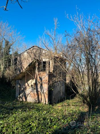 Terreno e Casaletto ai margini del fiume